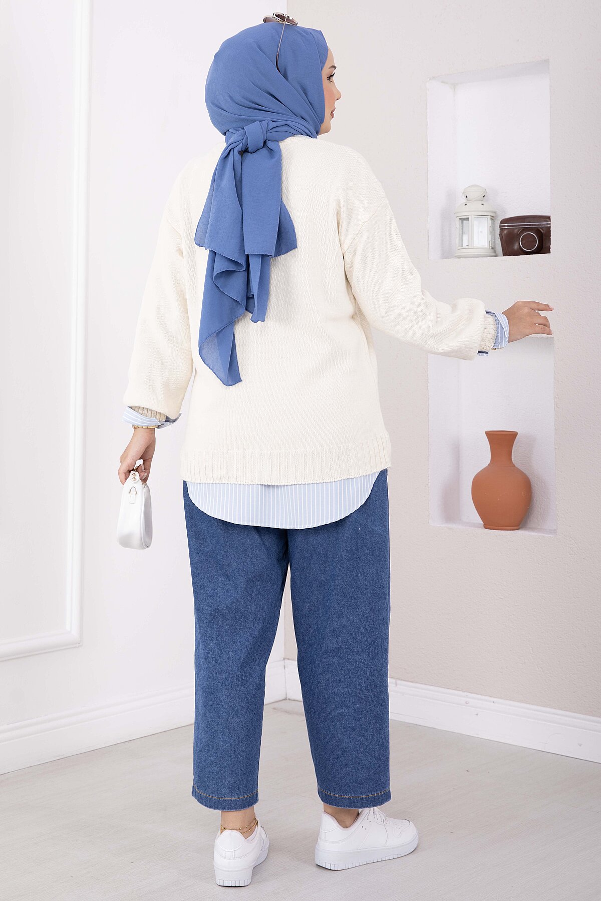 Buttoned Short Knit Cardigan Ecru - Imagen 4
