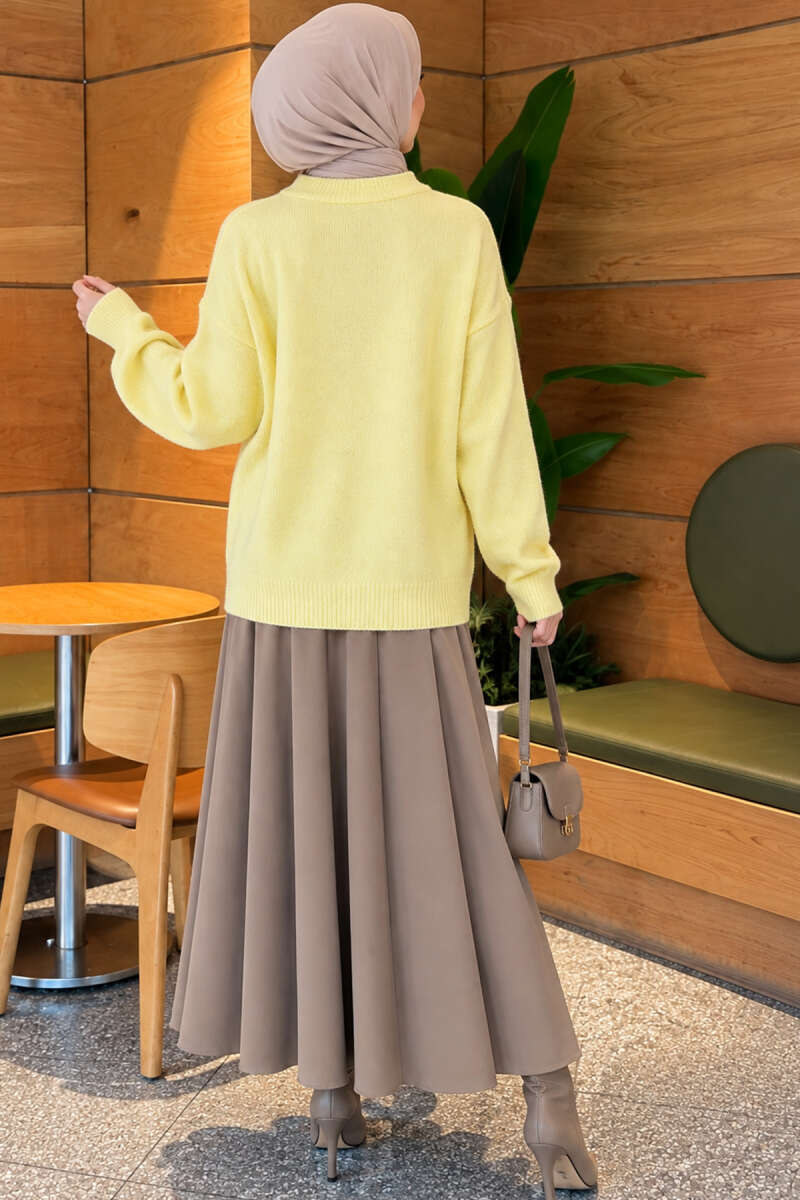 Long-Sleeve Ribbed Knit Sweater with Cuffed Hem Yellow – Image 3