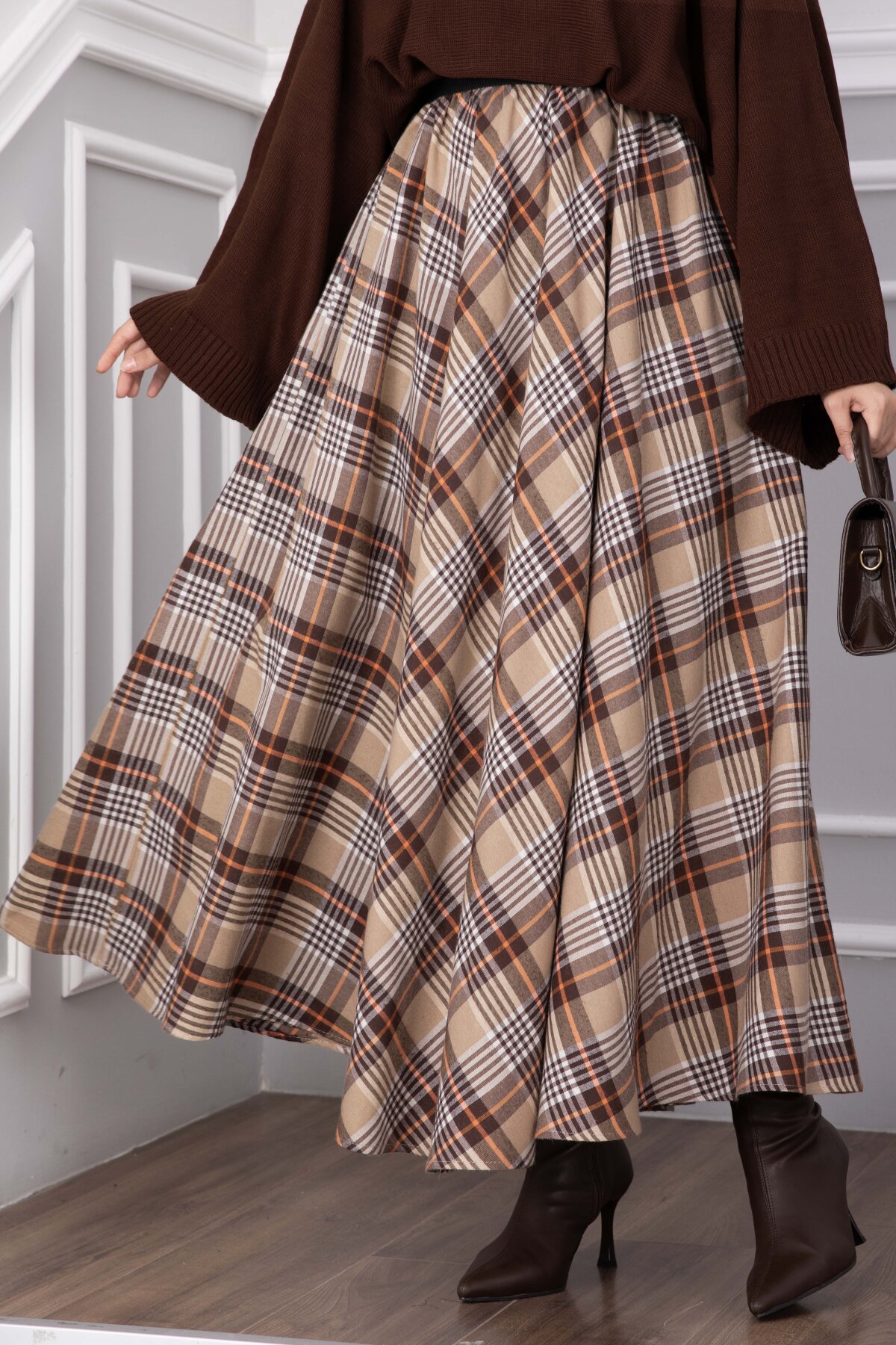 Plaid Pattern Flared Hem Skirt Beige