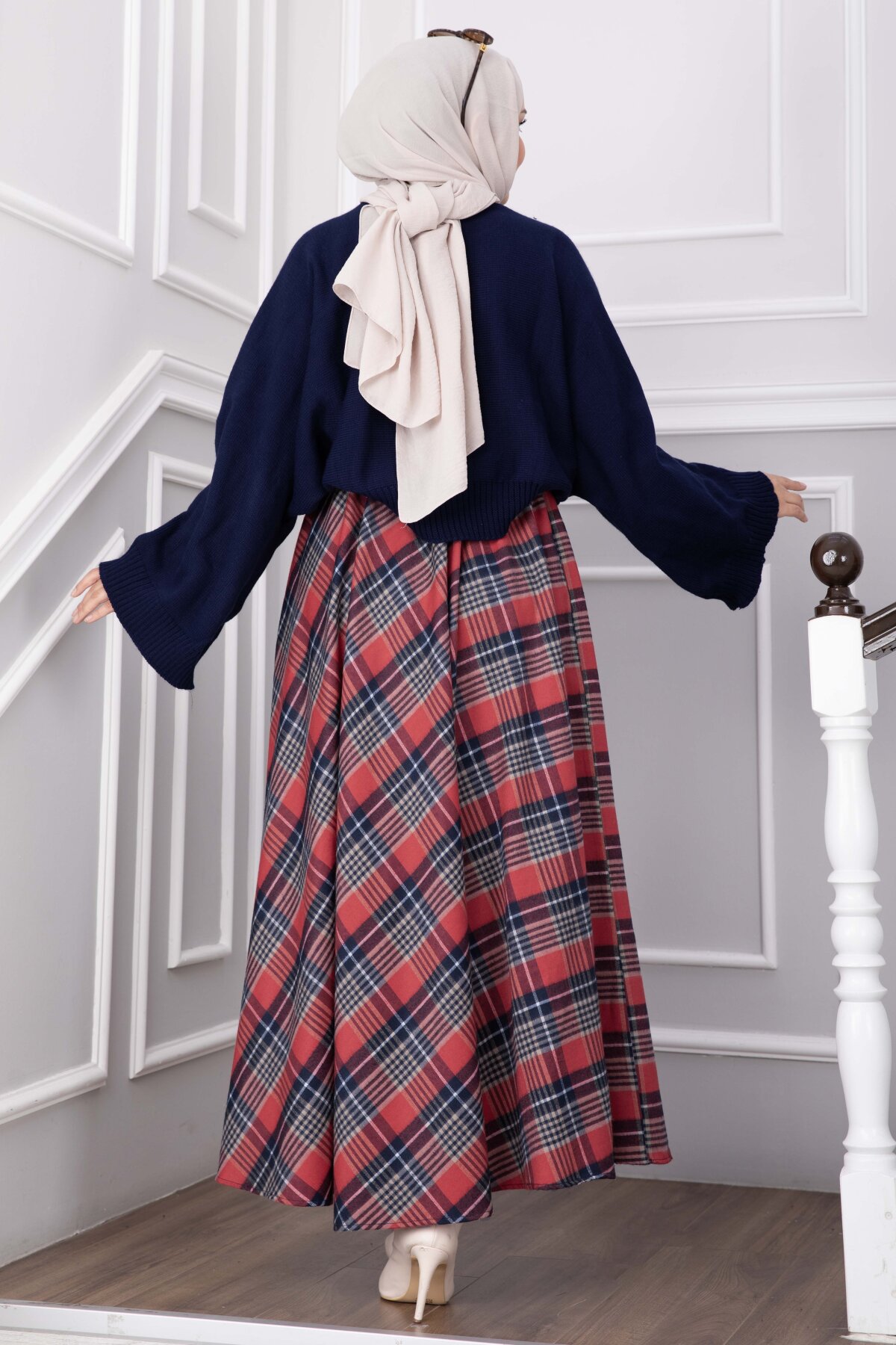 Plaid Pattern Flared Hem Skirt Red - الصورة 4