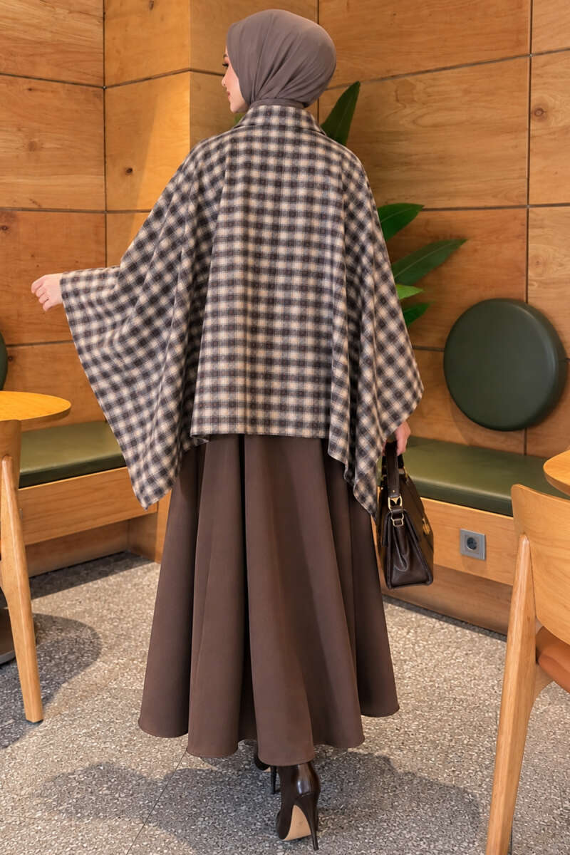 Checkered Button-Closure Poncho Beige - الصورة 4