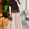Hem-edged knitted sweater with lace detailing Brown - الصورة 2