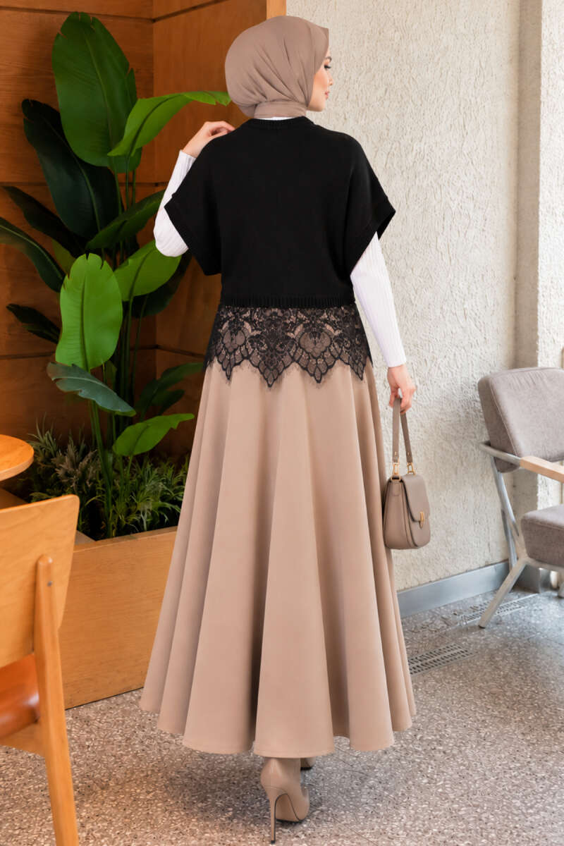Hem-edged knitted sweater with lace detailing Black - الصورة 4