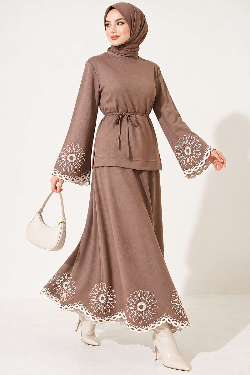 Hem and ankle embroidered two-piece set Mink