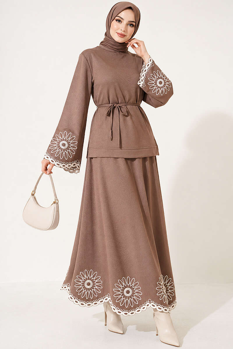 Hem and ankle embroidered two-piece set Mink - Image 4
