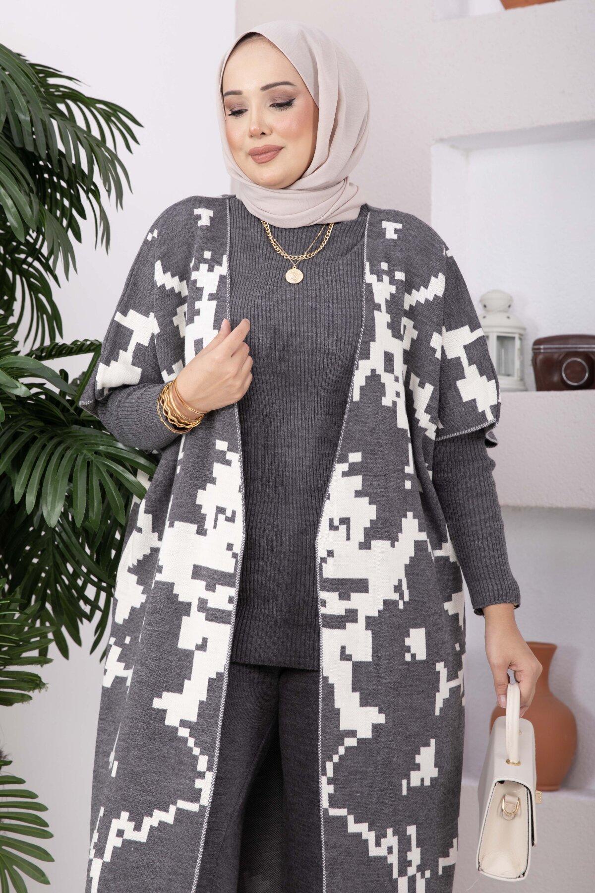 Ethnic Pattern Knit Three-Piece Set with Vest Grey - الصورة 2
