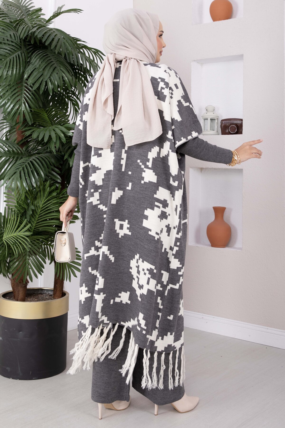 Ethnic Pattern Knit Three-Piece Set with Vest Grey - الصورة 5