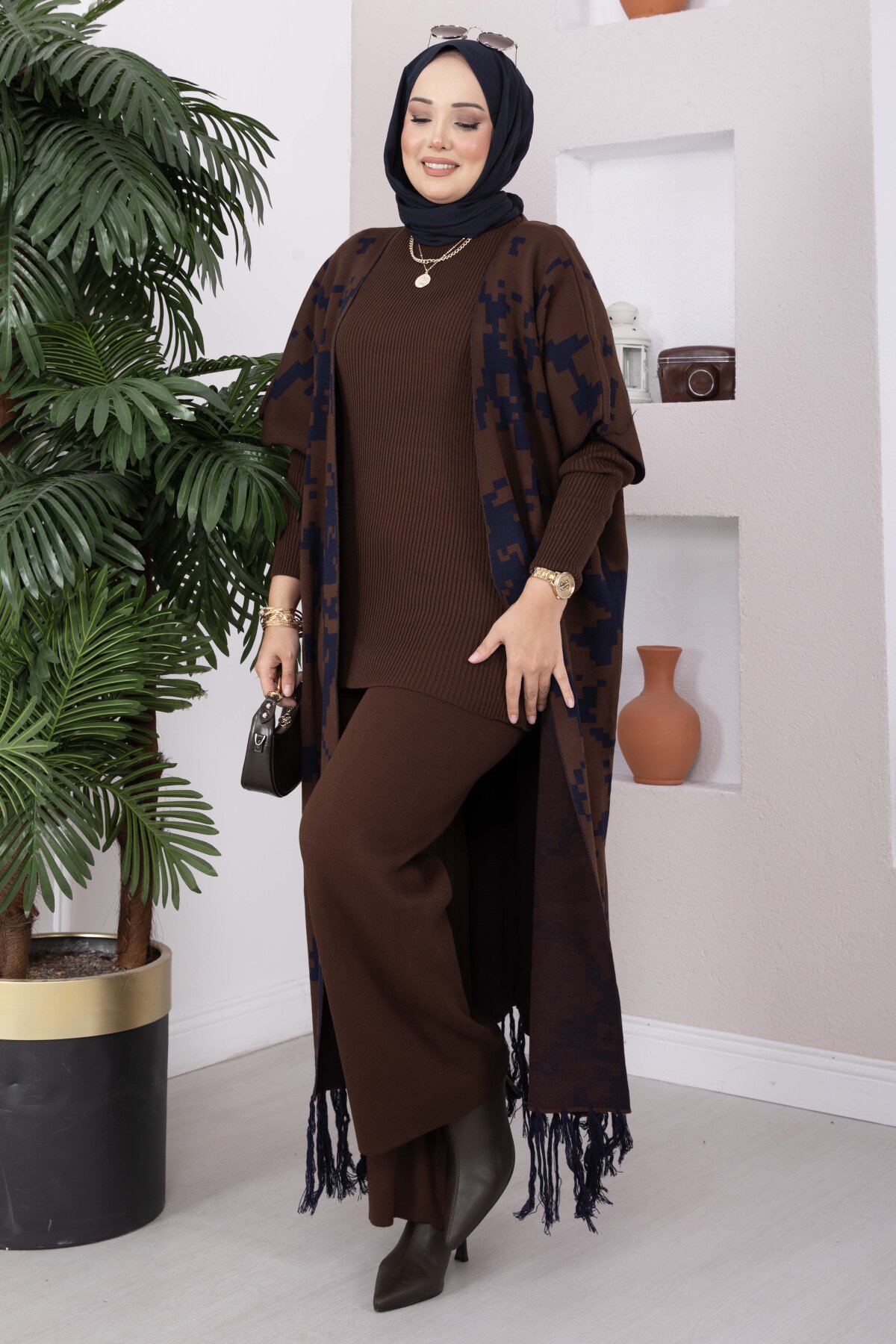 Ethnic Pattern Knit Three-Piece Set with Vest Brown