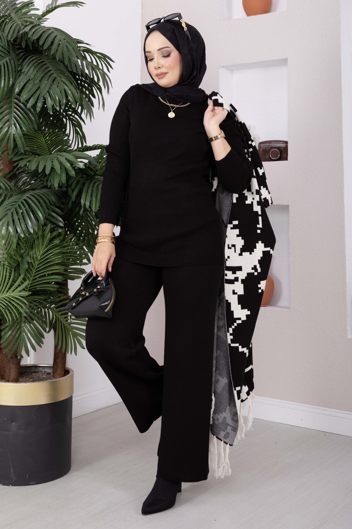 Ethnic Pattern Knit Three-Piece Set with Vest Black – Image 4