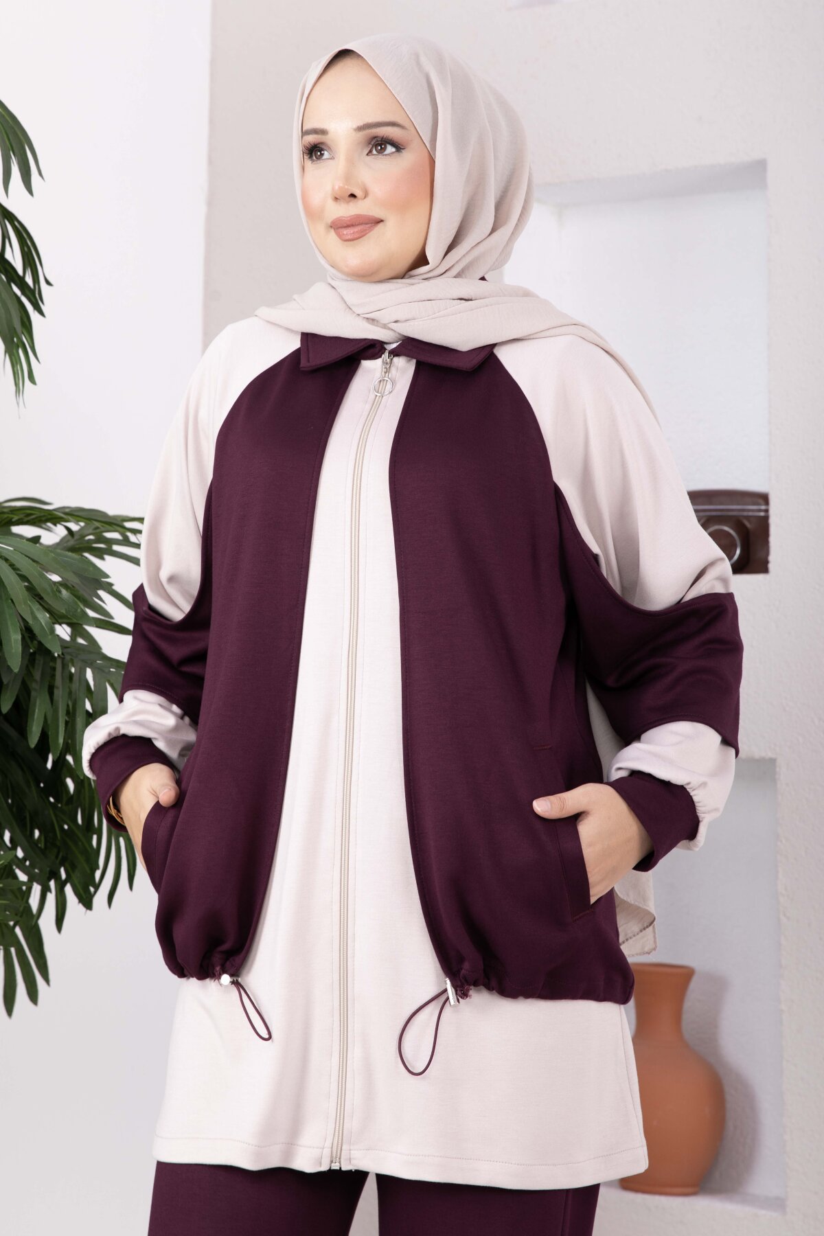 Zip-up Sweatshirt and Jogger Two-Piece Set Plum - الصورة 2
