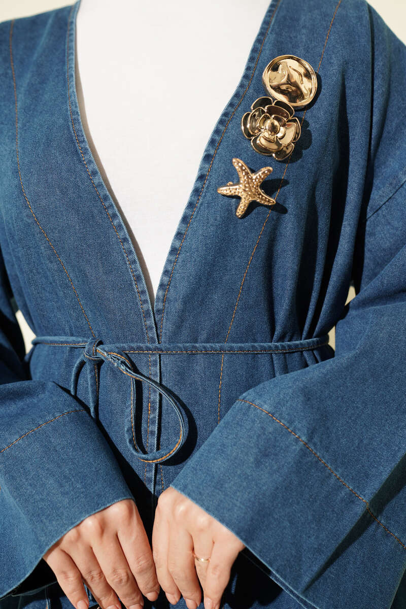 Gold-Accented V-Neck Cardigan Light Blue - الصورة 4