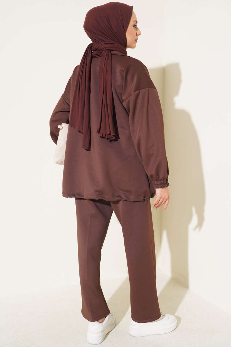 Gold Button Detailing Crewneck Two-Piece Set Brown - Imagen 3