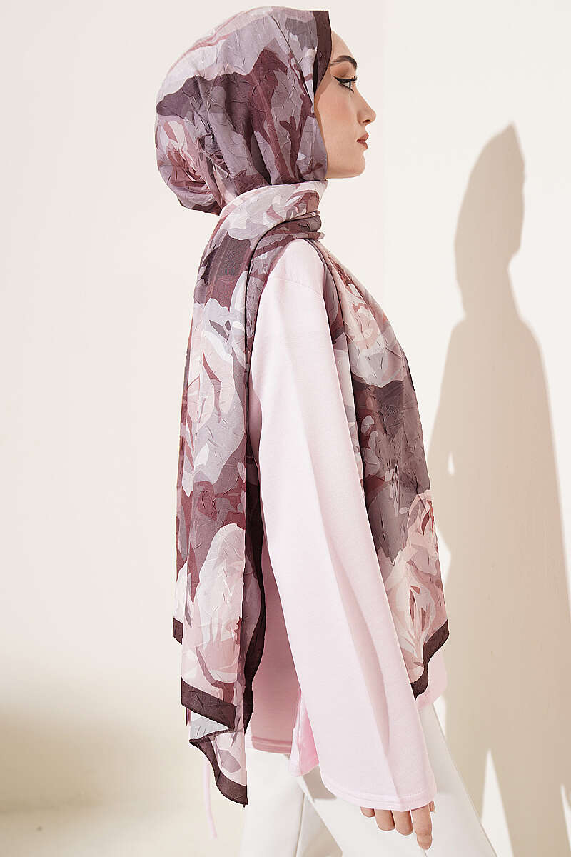 Rose-Patterned Bamboo French Terry Shawl Dark Brown – Image 3