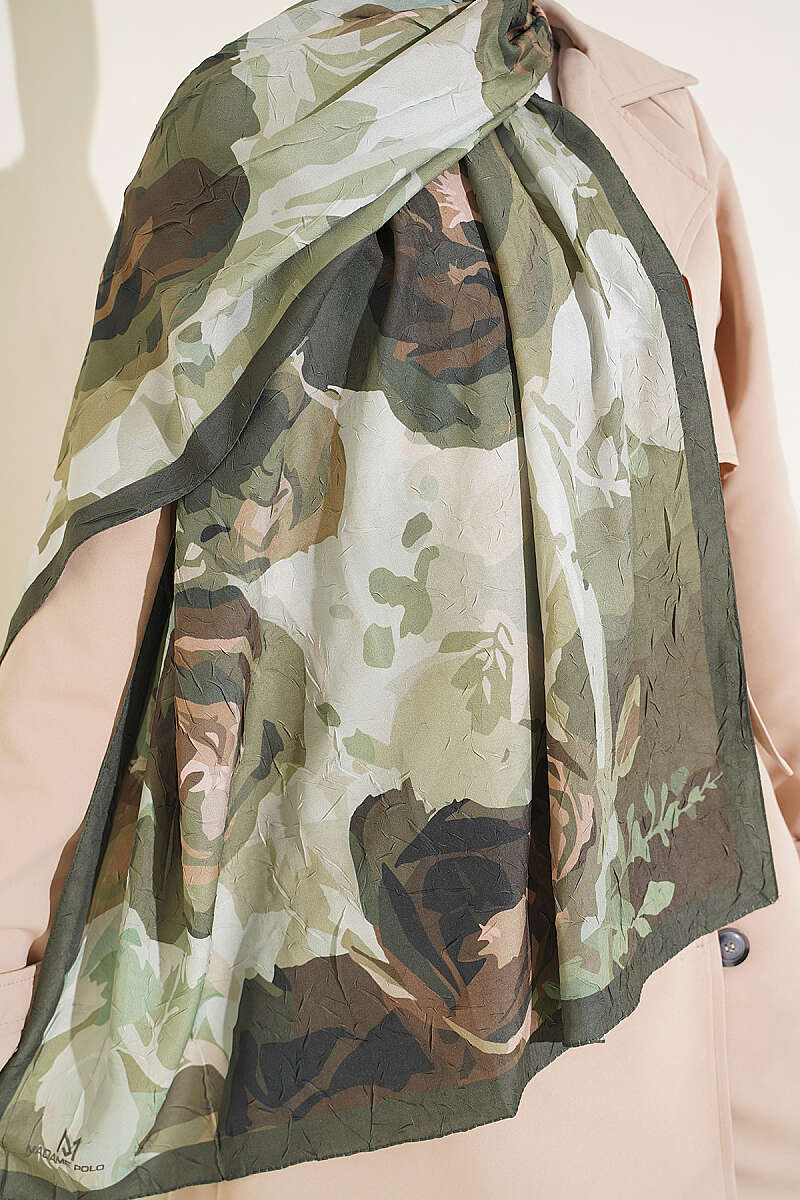 Rose-Patterned Bamboo French Terry Shawl Khaki - الصورة 4