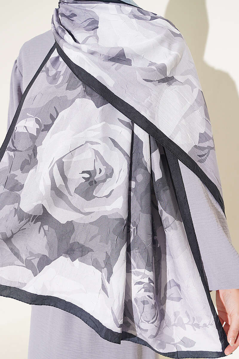 Rose-Patterned Bamboo French Terry Shawl Black – Image 4