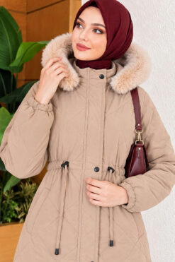 Alternative view of Padded waist belt with quilted details and fur accents Beige