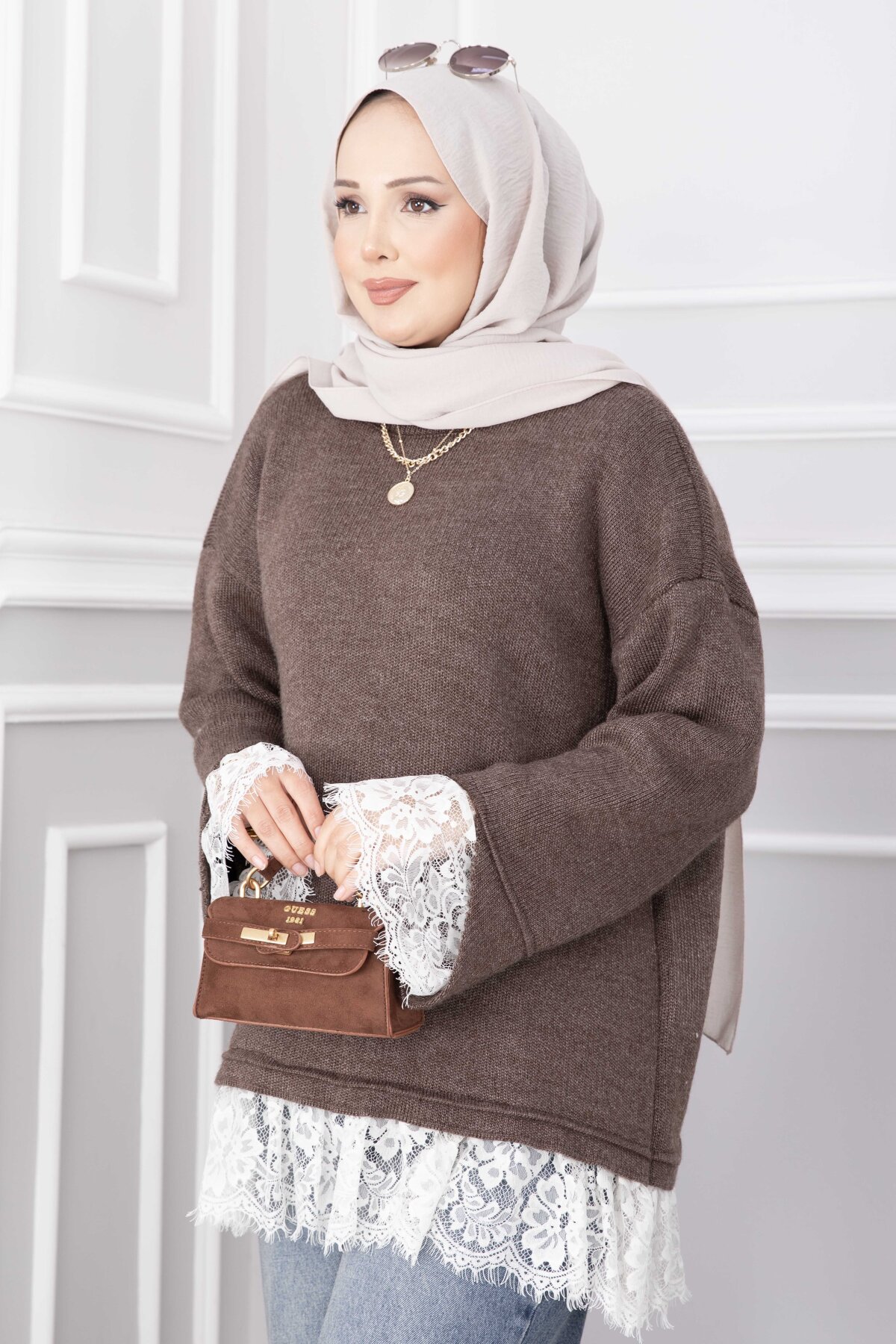 Long-Sleeve Knit Sweater with Lace Hem Edge Brown