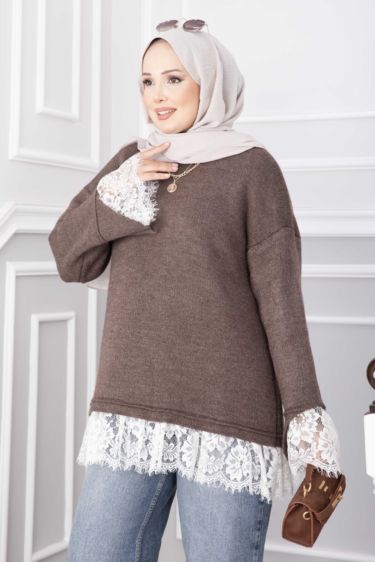Long-Sleeve Knit Sweater with Lace Hem Edge Brown – Image 3