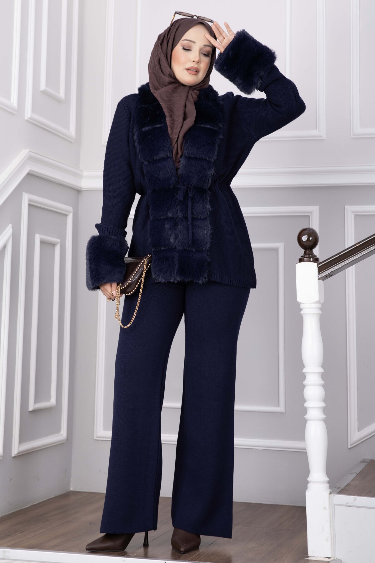 Luxurious French Terry Knit Two-Piece Set with Faux Fur Trim Navy Blue - الصورة 3