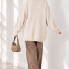 Oversized Low-Shoulder Knit Tunic Beige – Bild 4