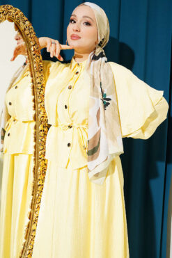 Alternative view of Cape with Blouse and Hem Edge Two-Piece Set Yellow