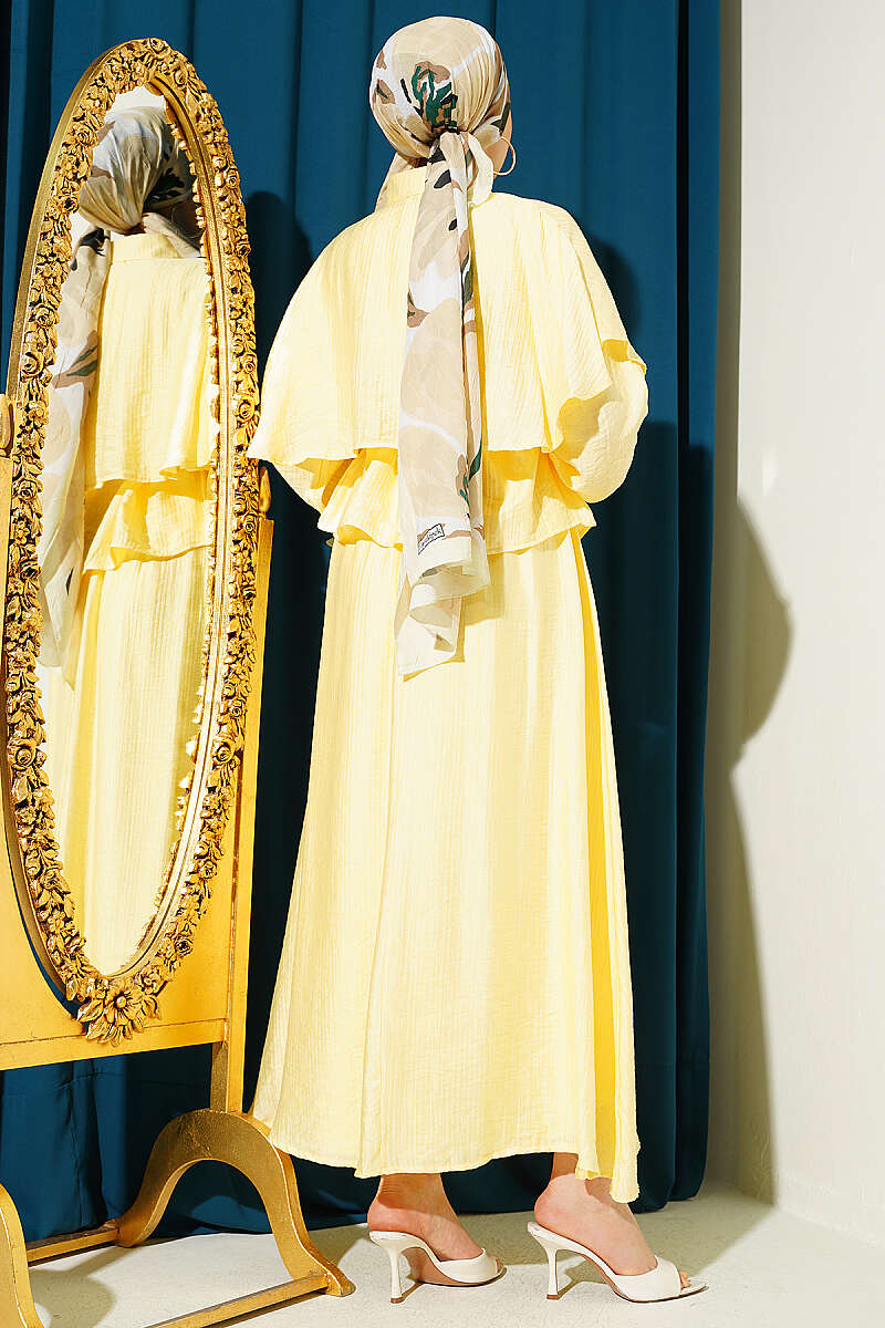 Cape with Blouse and Hem Edge Two-Piece Set Yellow – Bild 3