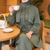 Cape with tie closure and detailed two-piece set Hazel – Bild 3