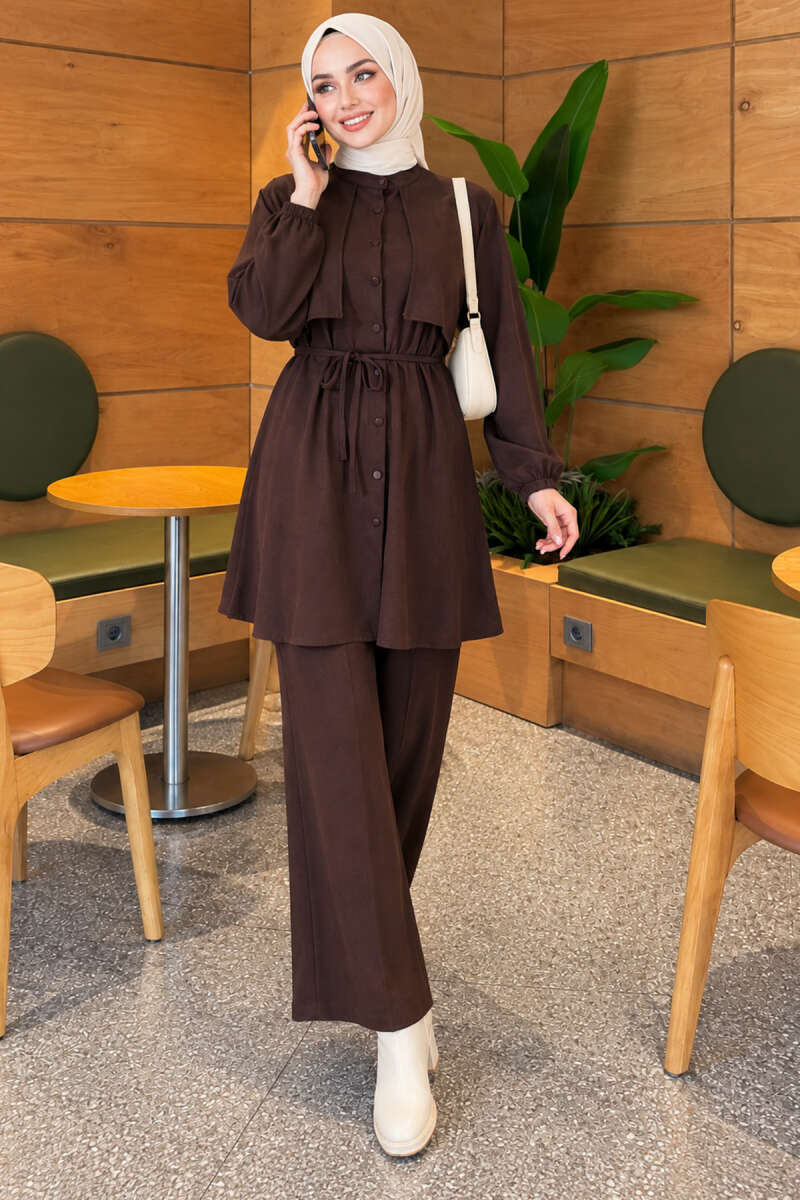 Cape with tie closure and detailed two-piece set Brown