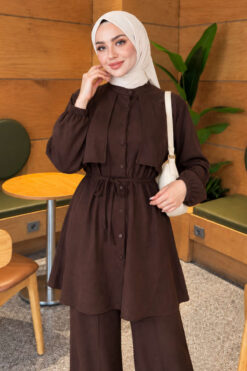 Alternative view of Cape with tie closure and detailed two-piece set Brown