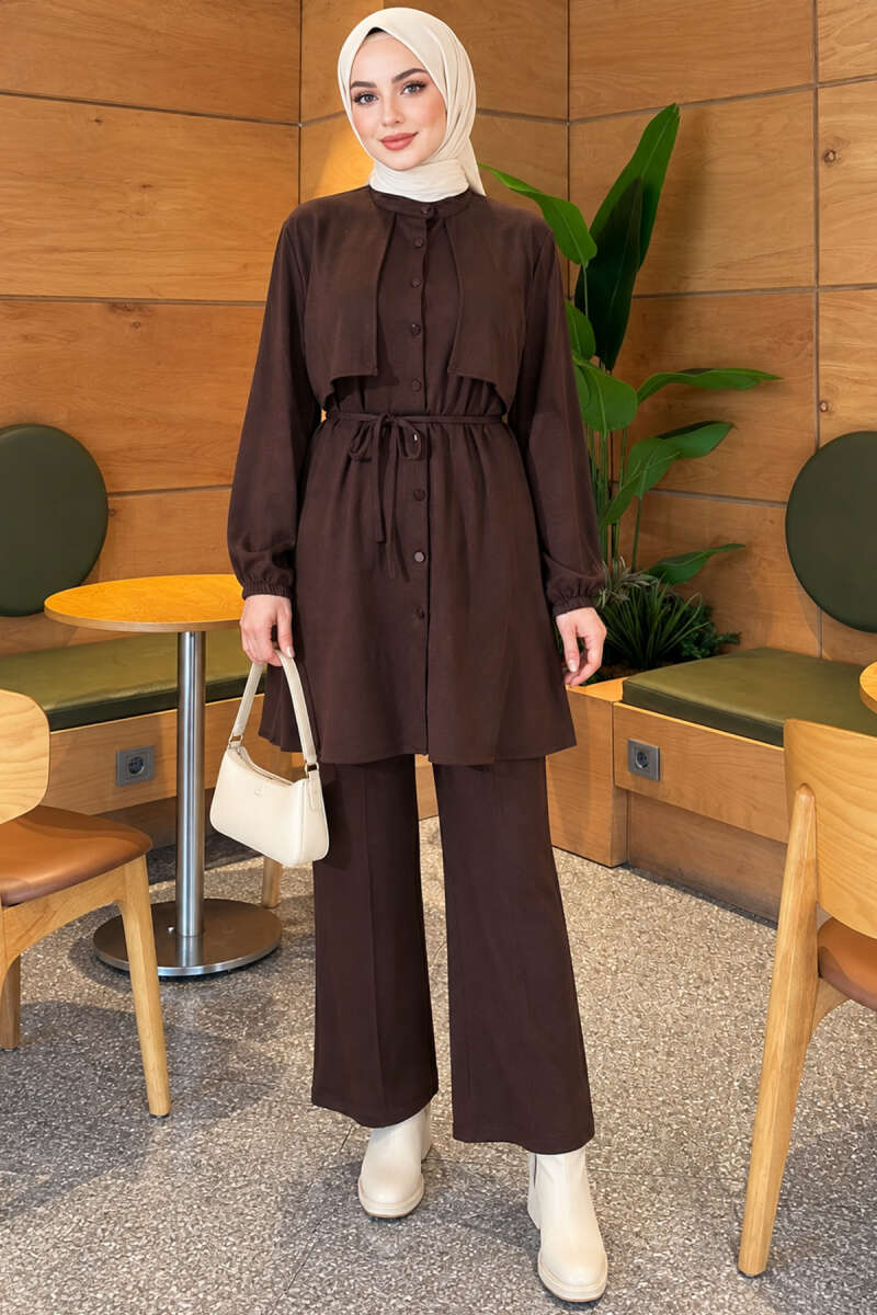 Cape with tie closure and detailed two-piece set Brown – Bild 3