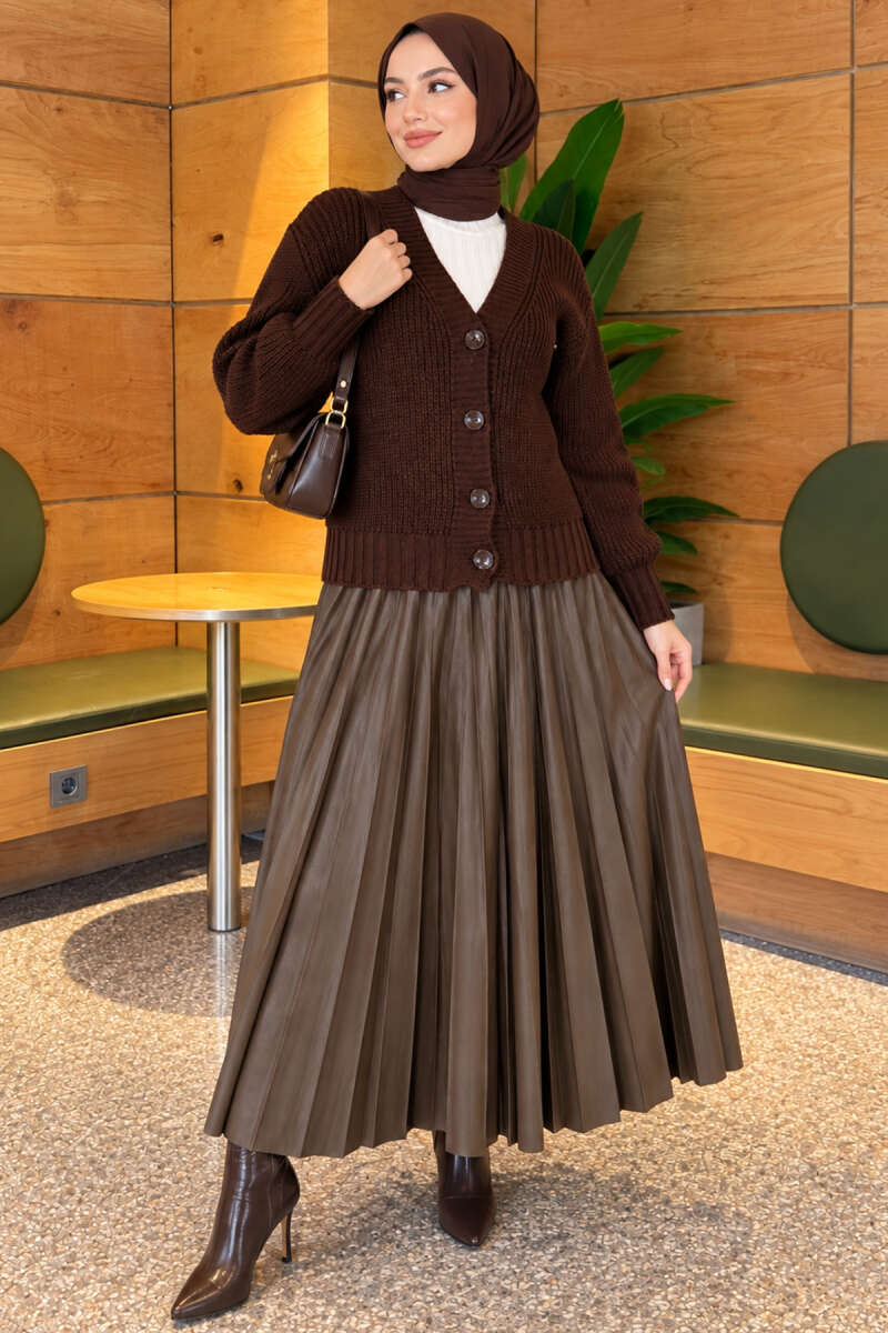 Ribbed Knit Cardigan with Button Details Brown – Image 2