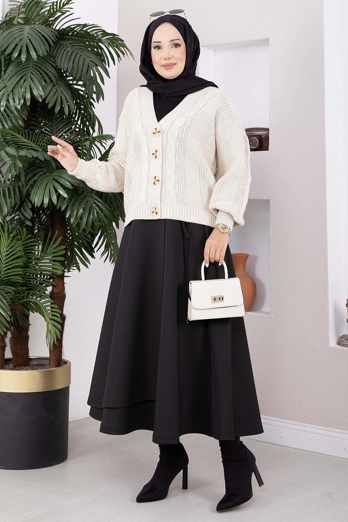 Knitted Cardigan with Hair Braided Pattern and Button Closure Beige - Image 3