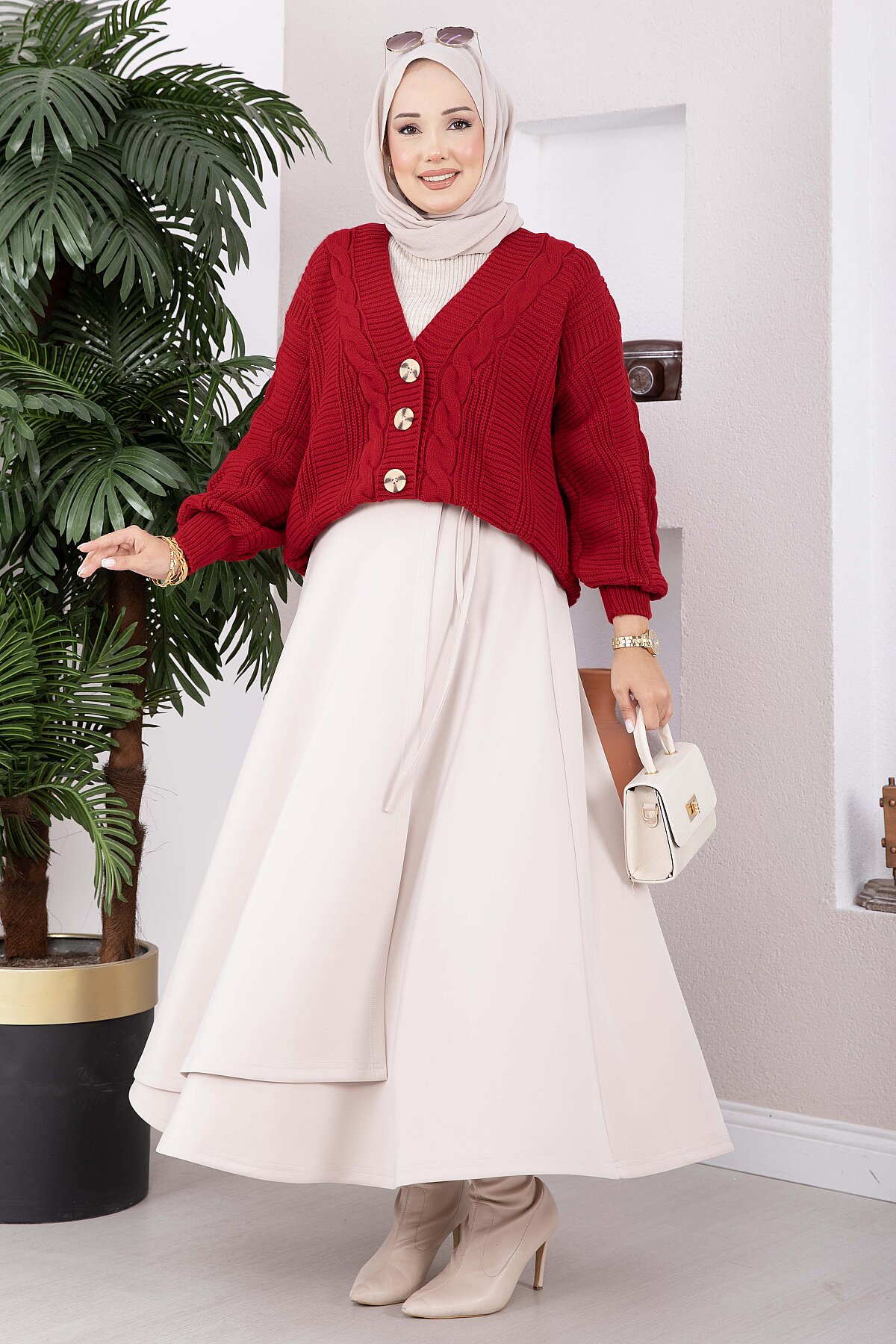 Knitted Cardigan with Hair Braided Pattern and Button Closure Red – Bild 3