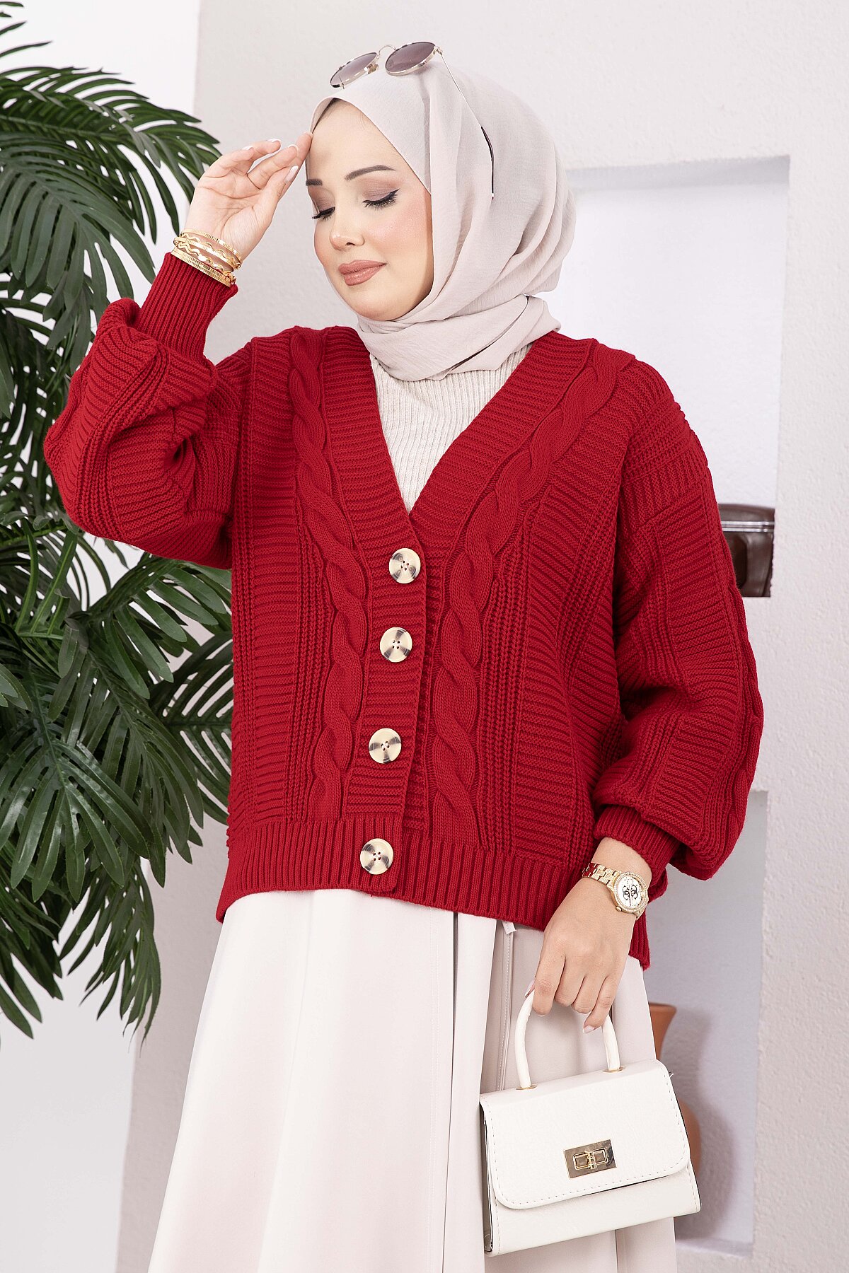 Knitted Cardigan with Hair Braided Pattern and Button Closure Red – Bild 2