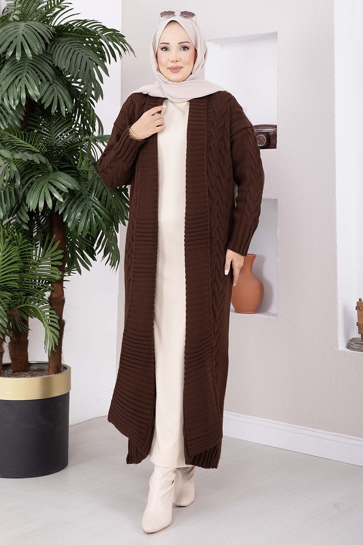 Long Knit Cardigan with Shawl Collar and Cable Knit Detailing Brown - Afbeelding 3