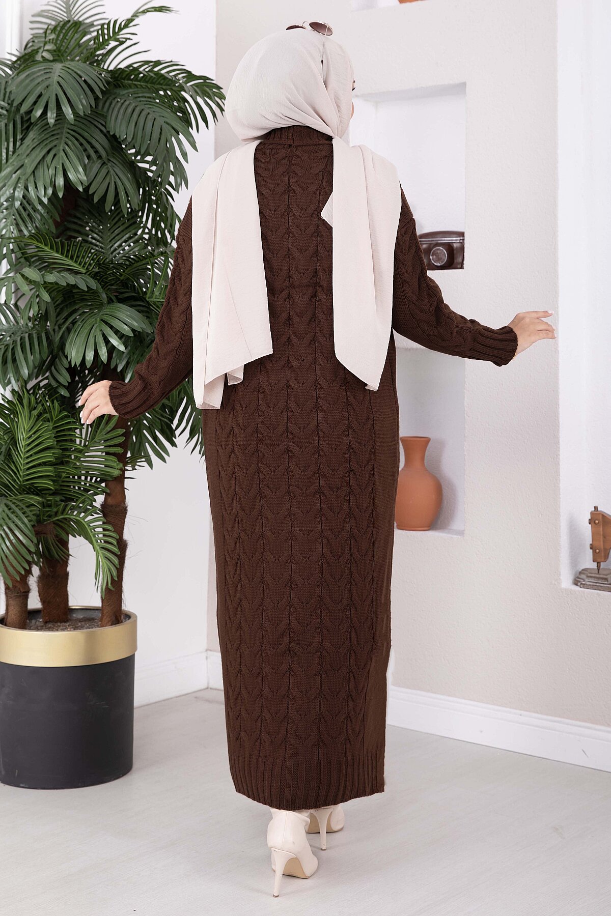 Long Knit Cardigan with Shawl Collar and Cable Knit Detailing Brown - Afbeelding 4