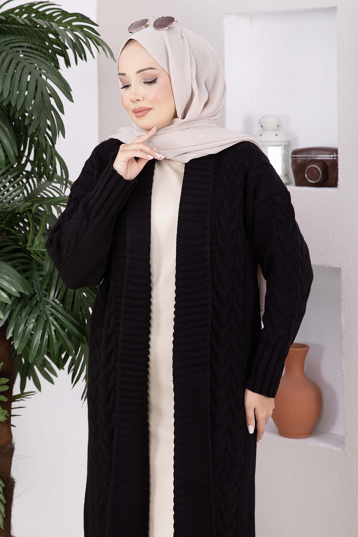 Long Knit Cardigan with Shawl Collar and Cable Knit Detailing Black - Imagen 2