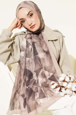 Alternative view of Triangle Pattern Bamboo Crinkle Scarf Beige
