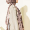 ⁦Triangle Pattern Bamboo Crinkle Scarf Beige⁩ - الصورة ⁦3⁩