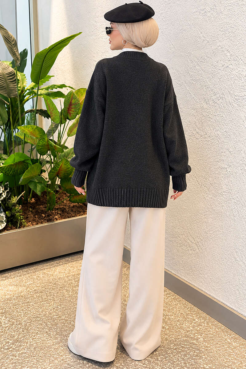 V-Neck Button-Front Oversized Knit Cardigan Anthracite – Image 3