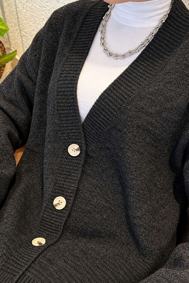 V-Neck Button-Front Oversized Knit Cardigan Anthracite – Image 4