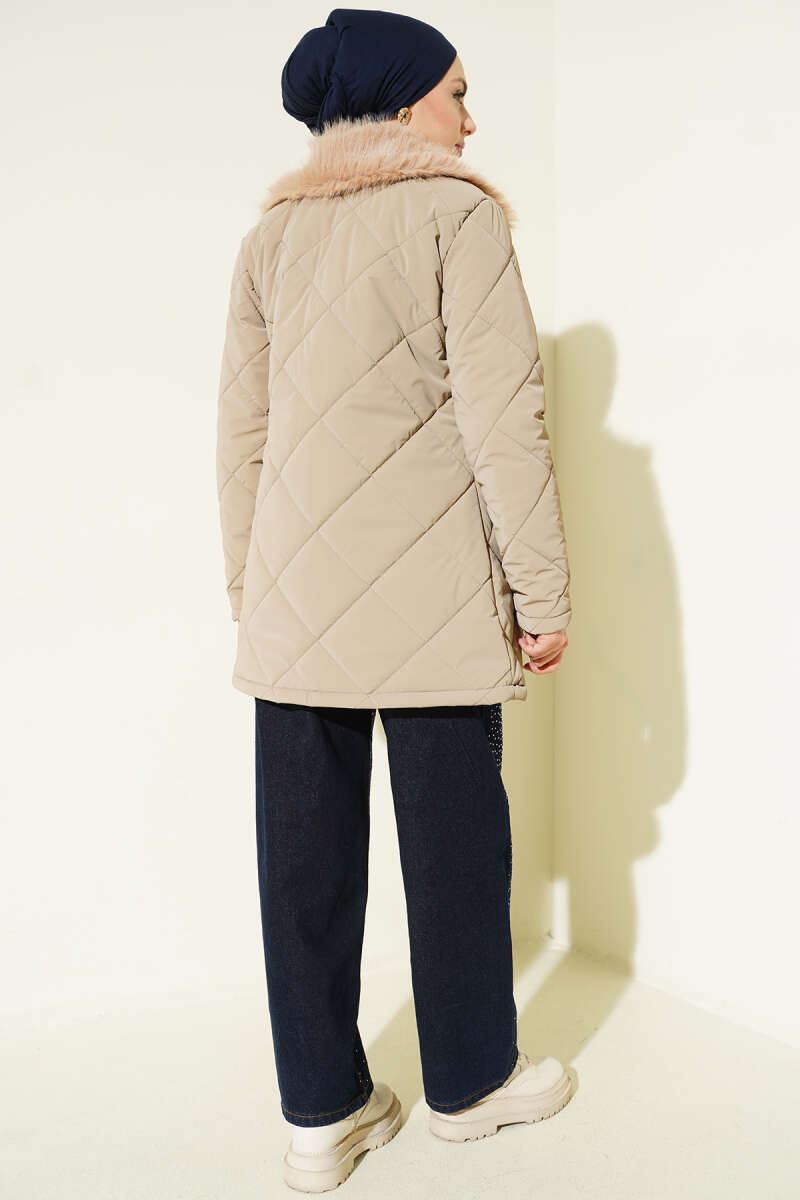 Fur-Collared Quilted Short Jacket Beige – Bild 3