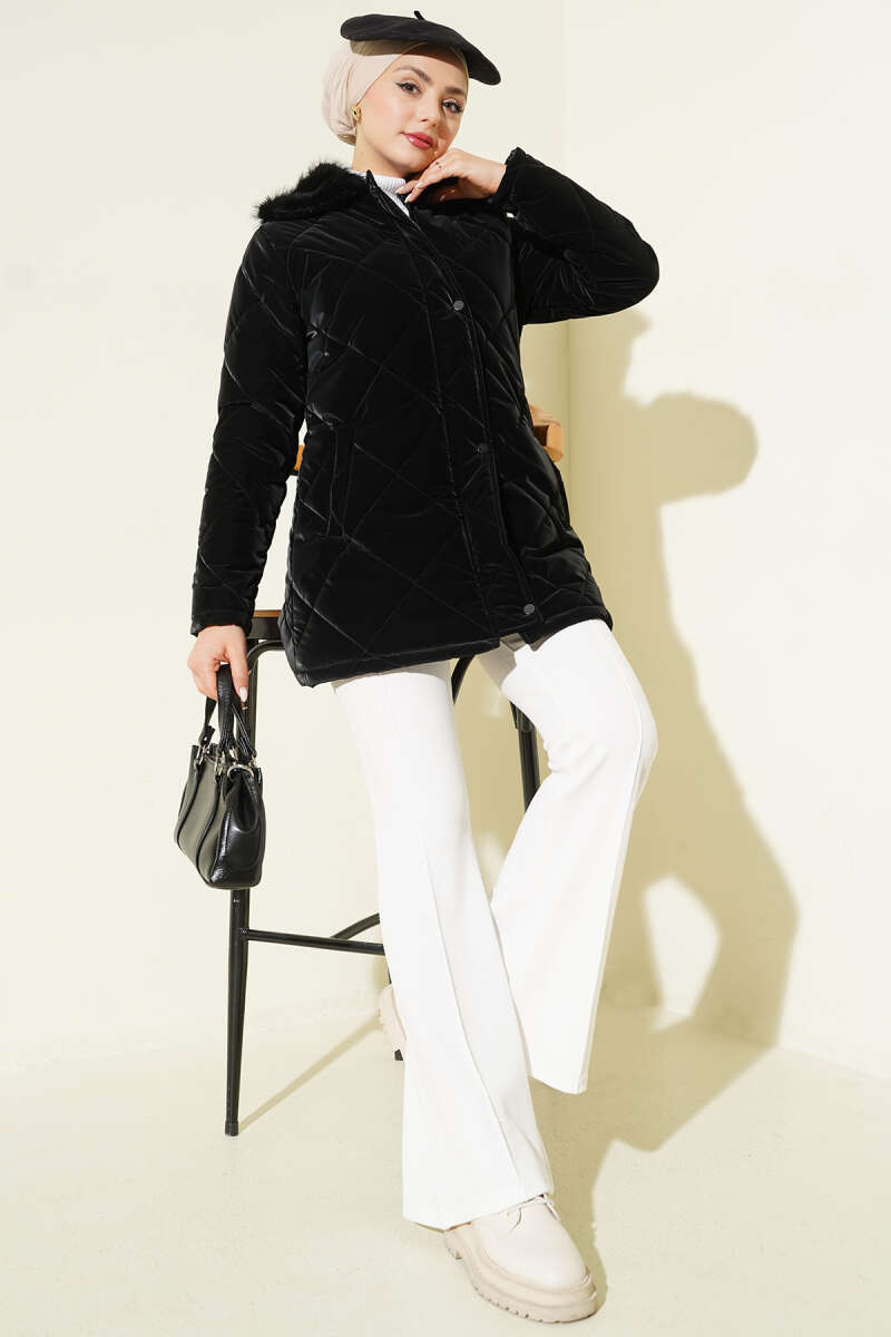 Fur-Collared Quilted Short Jacket Black – Image 2