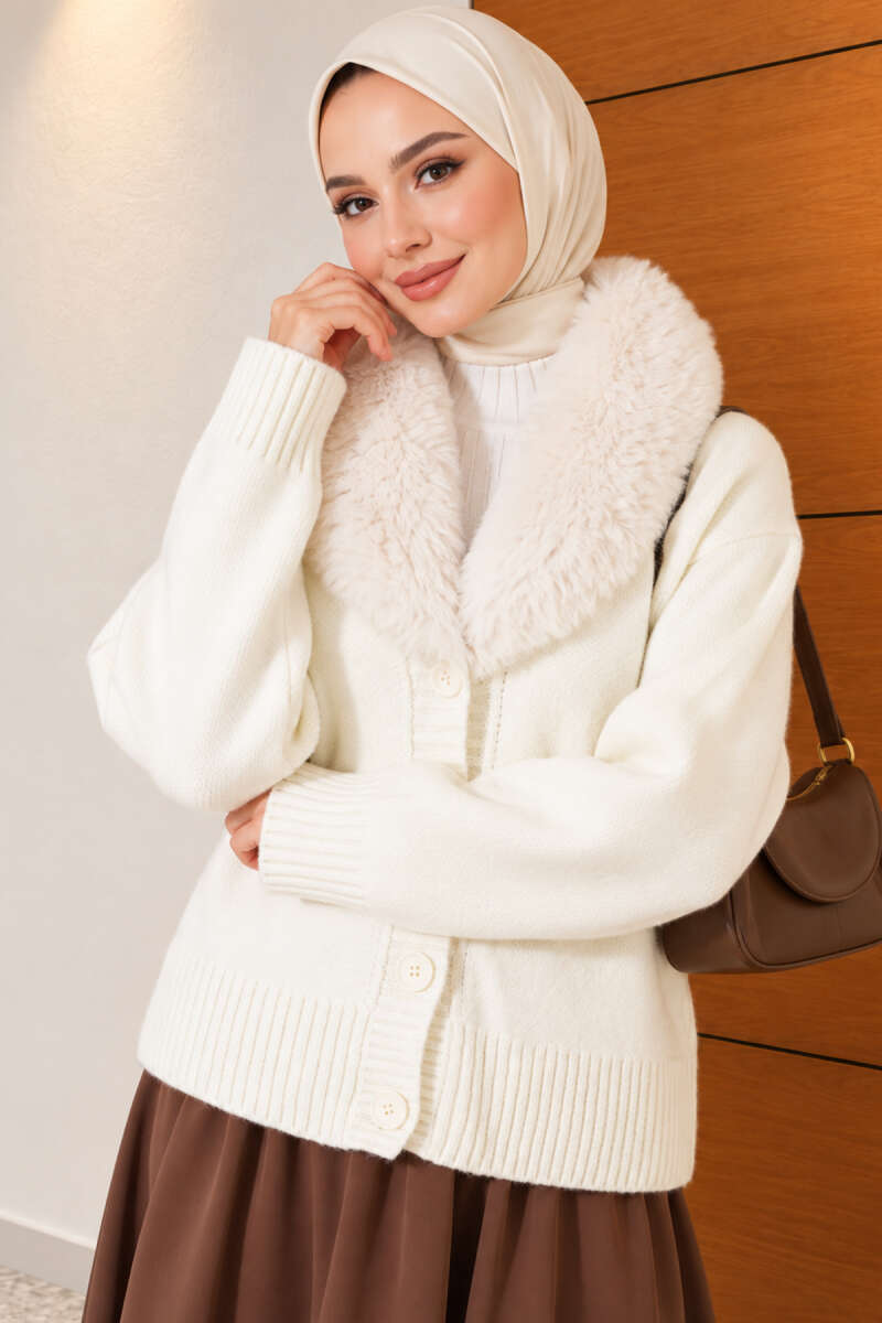 Fuzzy Collar Buttoned Knitted Cardigan Ecru – Image 3