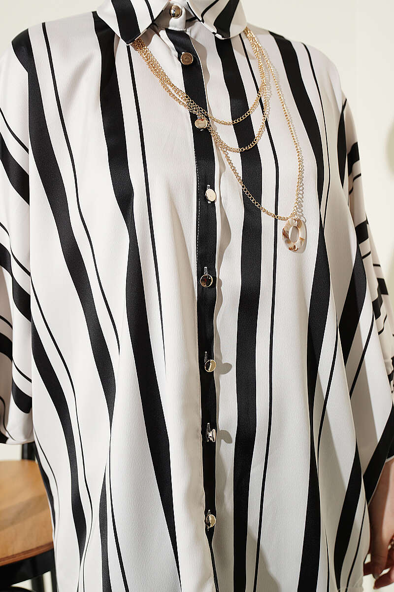 Asymmetrical Striped Satin Shirt with Batwing Sleeves Jet Black - الصورة 4