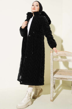 Alternative view of Padded waist belt with quilted details and fur accents Black