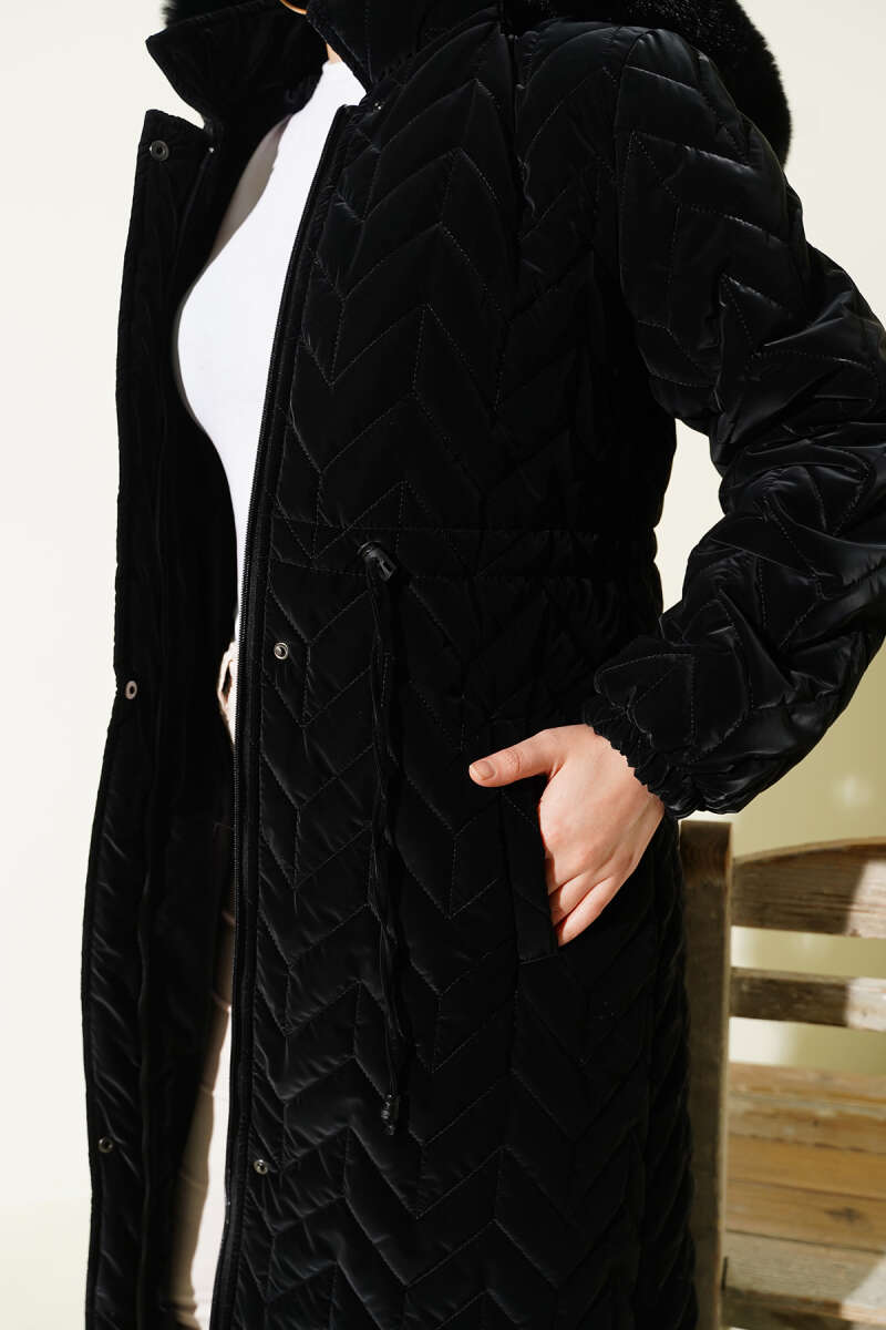 Padded waist belt with quilted details and fur accents Black - الصورة 4