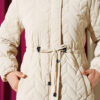Padded waist belt with quilted details and fur accents Stone - الصورة 4