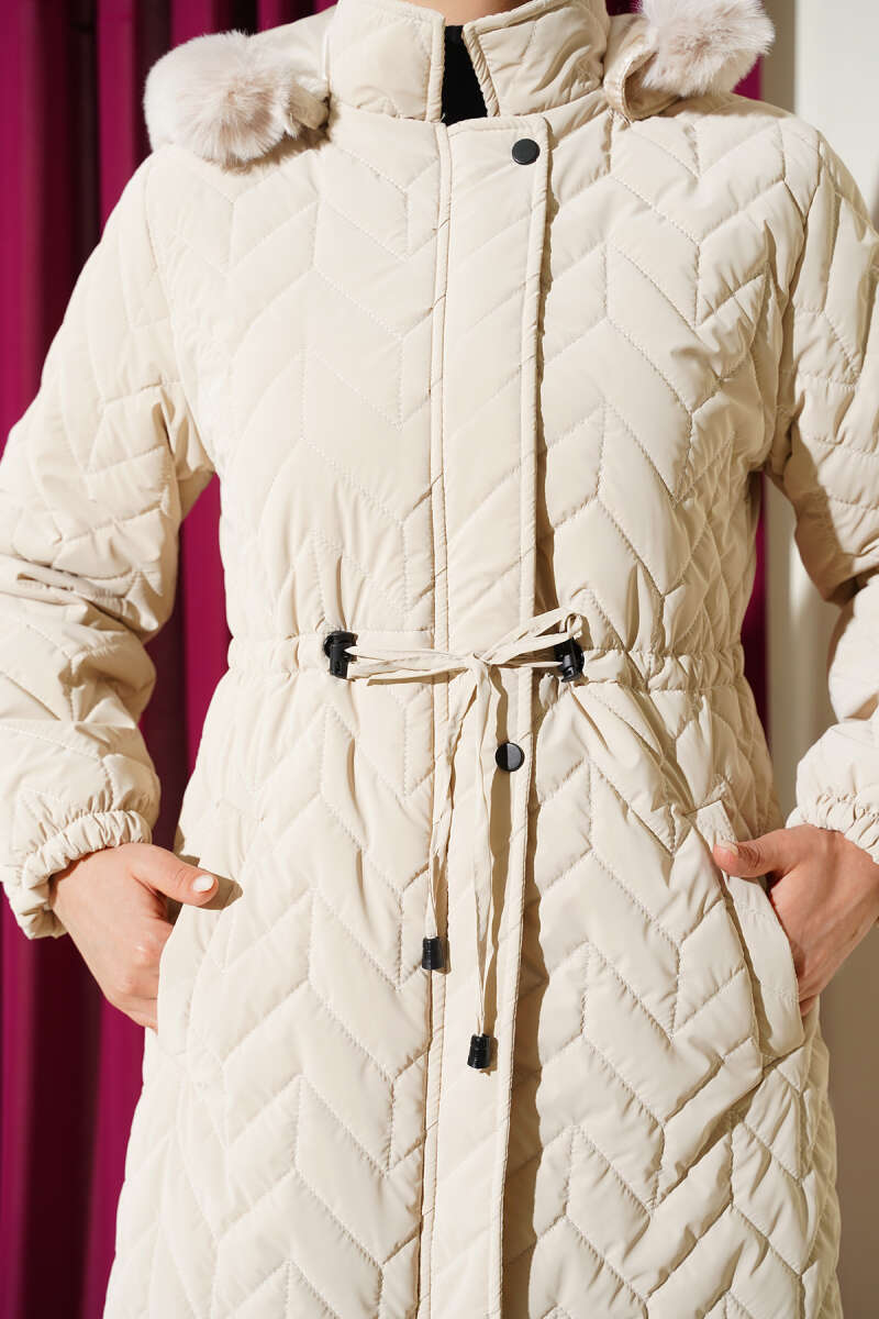 Padded waist belt with quilted details and fur accents Stone - الصورة 4